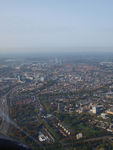 849882 Luchtfoto van het oostelijke deel van Utrecht, uit het zuidoosten, met op de voorgrond het Lodewijk Napoleonplantsoen.